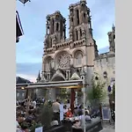 :   suite Privée Au Pied De La Cathédrale  Appartement *