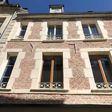 :   suite Privée Au Pied De La Cathédrale  *