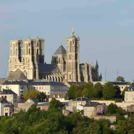 : « suite Privee Au Pied De La Cathedrale » * Лан